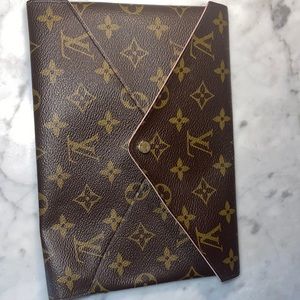 Large LV envelope wallet (: